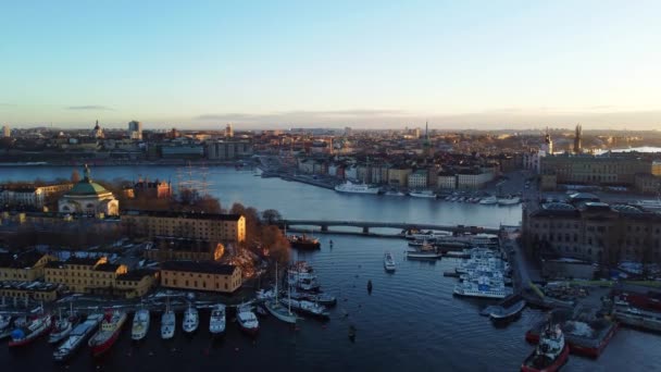 Vacker Flygutsikt Över Stockholms Stad Gamla Stan Norrmal Kvällen Kall — Stockvideo