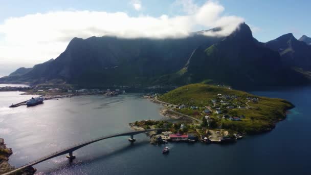 Традиційне Рибальське Село Півночі Норвегії Сонячний Літній День Синя Лагуна — стокове відео