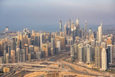 Dubai Marina 'nın havadan görünüşü, BAE, birçok yüksek gökdelenli.