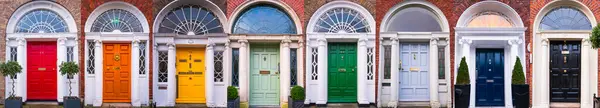 Gökkuşağının renginde Dublin 'in Gürcü kapılarının birleşimi