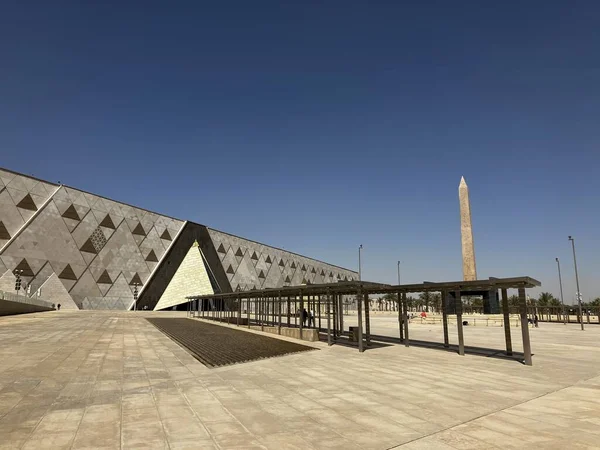 Det Helt Nya Grand Egyptian Museum Från Utsidan Stockbild