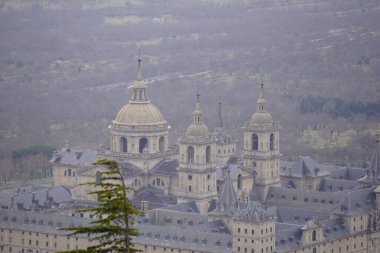İspanya 'daki Elescorial' ın uzak bir resmi