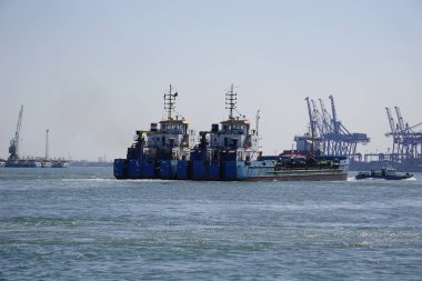 Süveyş kanalını geçen gemi Portsaid şehrinde