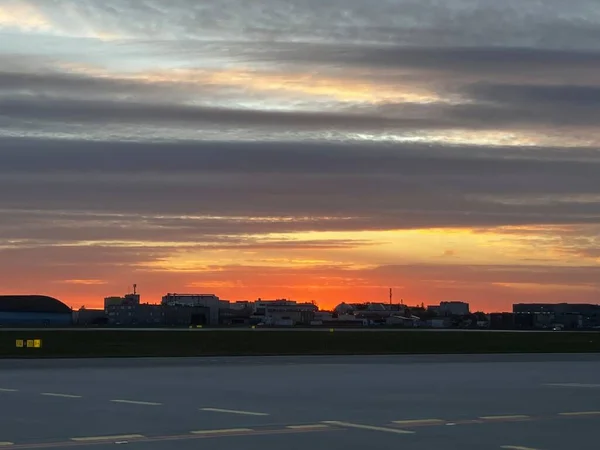 Solnedgång Warszawa Flygplats Polen — Stockfoto