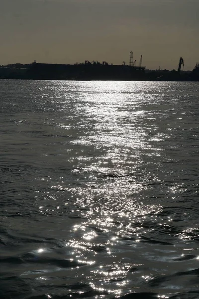 Günbatımı Portsay Şehrindeki Süveyş Kanal Suyuna Yansıyor — Stok fotoğraf