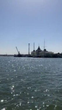 Süveyş Kanalı 'nı geçen botun Portsaid' deki zaman çizelgesi..