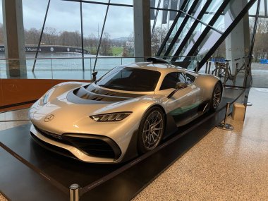 Mercedes arabası Stuttgart Müzesinde