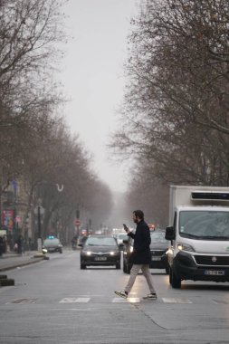 Paris 'te caddeler kesişiyor.