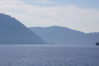 Dağ Manzaralı Huzur Gölü