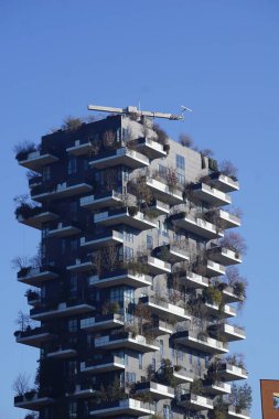 Milan şehrindeki güzel yerleşim yerinin resmi.