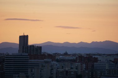 Madrid 'de bir parkta güzel bir gün batımı