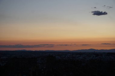 Madrid 'de bir parkta güzel bir gün batımı