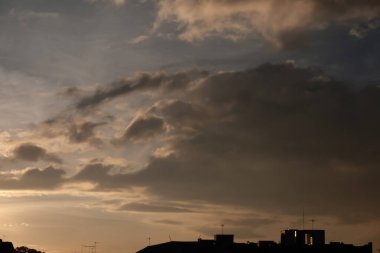 Tipik bir Latin Amerika şehir kaçışında günbatımı