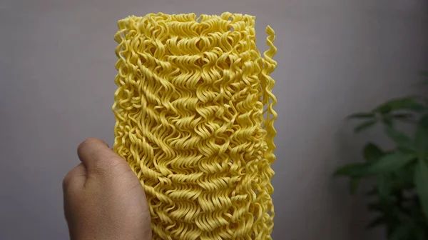 Holding Yellow Dry Noodles — Stock Photo, Image