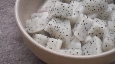 Buah naga ya da ejderha meyvesi gibi yerel bir meyveyi kapatın.