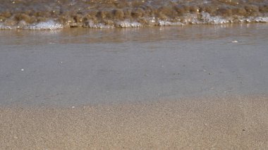 Kıyı şeridi, beyaz kumlu mavi plajlar.