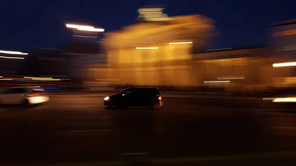 Sleek Car Glides Dimly Lit Street Its Headlights Creating Illuminating — Stock Photo, Image