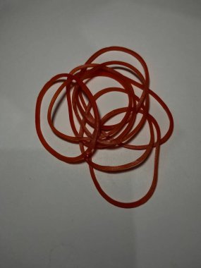 Renkli lastik bantların yakın plan fotoğrafı..