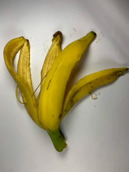 Écorce Banane Sur Fond Blanc — Photo