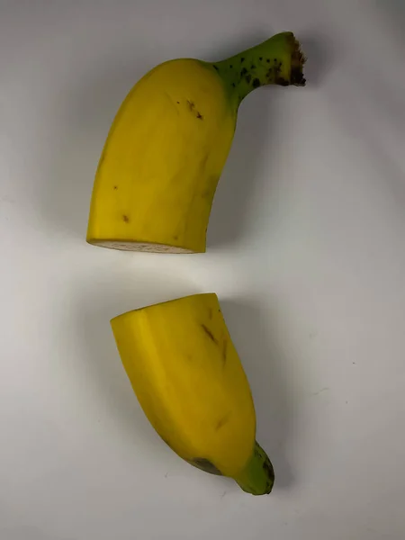 Banana Amarela Isolada Sobre Fundo Branco — Fotografia de Stock