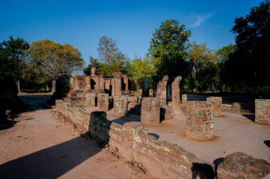 Tarihi yerler Wat Si Chum ve Wat Mahathat şehirleri Sukhothai tarihi parkı, Sukhothai bölgesi, Tayland