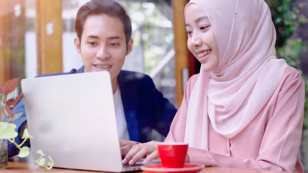 Upwardly Mobile Asian Muslim Business Businesseur Sme Start Group Young — Foto de Stock