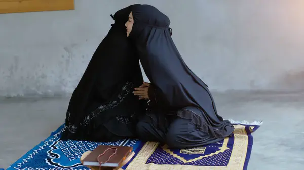 Portrait Une Femme Musulmane Asiatique Dans Une Prière Quotidienne Maison — Photo
