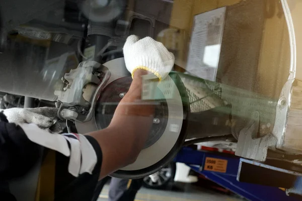 Mechanic Repairing Grinding Brake Disc Replacing Worn Out Brake Pads — Stock Photo, Image