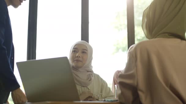 Gruppo Dinamico Ambizioso Imprenditori Musulmani Asiatici Ascesa Incontro Lavoro Startup — Video Stock