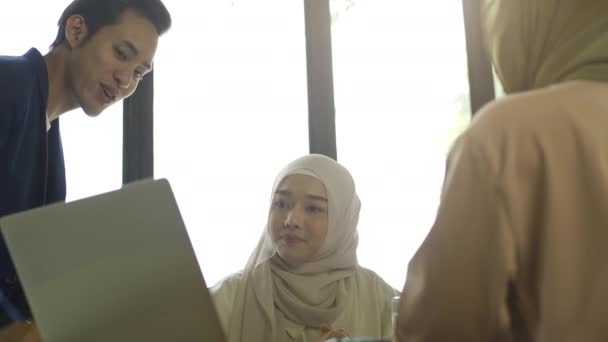 Dynamic Ambitious Group Upwardly Mobile Asian Muslim Entrepreneurs Startup Business — Stock Video