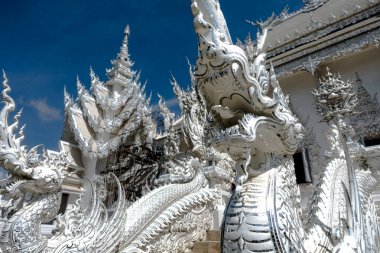 İbadet yeri, Wat Rong Khun, Tayland 'ın Chiang Rai eyaletinde bulunan beyaz tapınak olarak da bilinir. Yeniden doğuş döngüsü köprüsü olan eşsiz bir Budist tapınağı. 