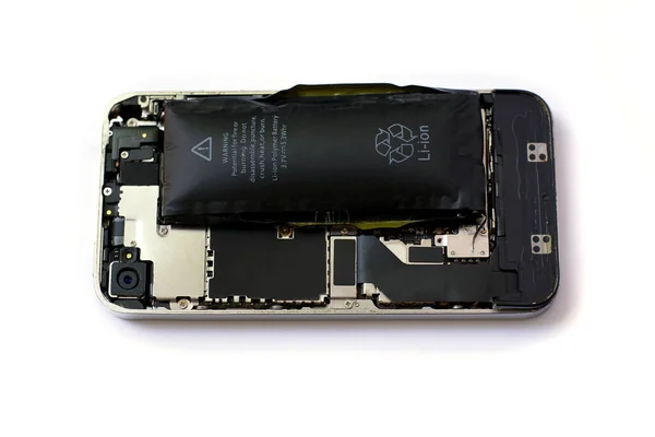 Opuchnięta Bateria Litowo Jonowa Wewnątrz Telefonu Komórkowego Białym Tle — Zdjęcie stockowe