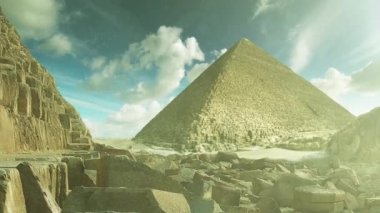 Büyük Giza Piramitleri kum fırtınasında, Kahire, Mısır