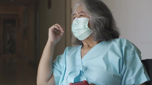 Asiatische Ältere Erwachsene Frau Die Unter Einer Psychischen Störung Durchfallerkrankung — Stockvideo