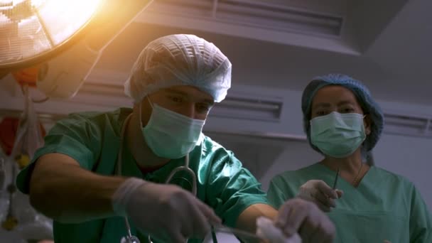 Chirurgo Che Diagnostica Identifica Problema Cardiaco Una Donna Anziana Esegue — Video Stock