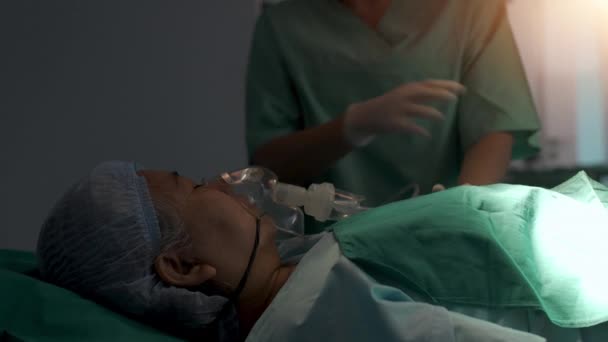 Chirurgien Diagnostiquant Identifiant Problème Cardiaque Une Femme Âgée Effectuant Une — Video