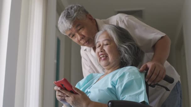 Asiatisk Äldre Vuxen Kvinna Som Lider Psykisk Störning Sammanbrott Sjukdom — Stockvideo