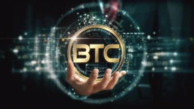 Parlak arkaplan ile el konseptinde BTC kripto para 