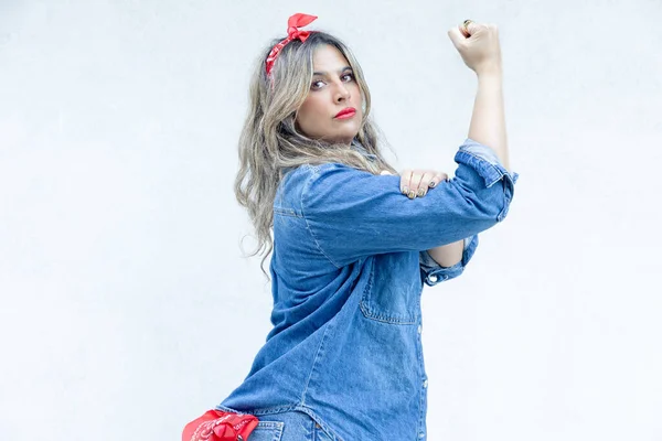 Determined Gaze Powerful Fist Raised Woman Denim Outfit Stands Modern — Stock Photo, Image