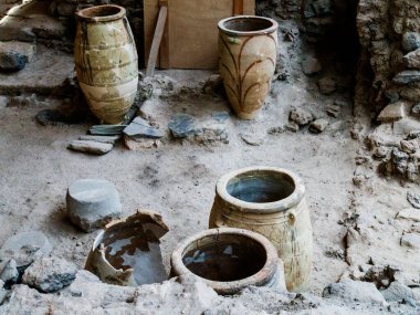 Yunanistan 'da tarihi sanat ve medeniyetin sergilendiği antik Yunan çömlekçiliğinin arkeolojik kalıntıları.