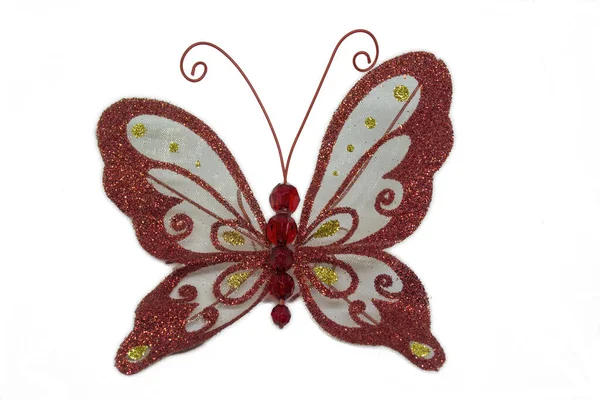 白色背景上的红色蝴蝶 以蝴蝶的形式出现在圣诞树上的玩具 装饰红蝴蝶 除夕树的装饰 圣诞树上的新年玩具 — 图库照片