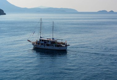 Açık Adriyatik Denizi 'nde yat. Hırvatistan kıyısı yakınlarında
