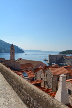 Dubrovnik 'teki kalenin en yüksek duvarlarından yürü.