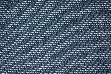 Mavi ve beyaz örgü kumaş. Mavi-beyaz örgü kumaş dokusu. Arka planda kabaca örülmüş örgü giysiler