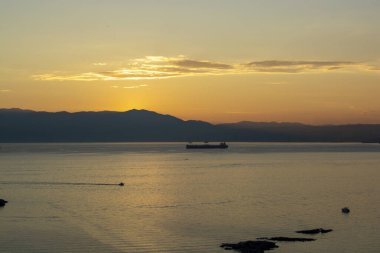 KRK Hırvatistan adasının manzarası. Güneş yeni battı. KRK adasında gün batımında