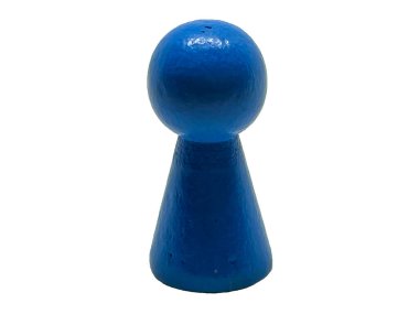 Beyaz arka planda bir mavi masa oyunu çipi. Masa oyunu öğesi. Beyaz üzerine mavi çip