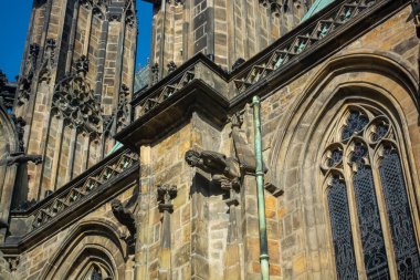 Prag 'ın antik kesimindeki St. Vita Katedrali' nde korkunç gargara sesleri. Prag 'daki St. Vitus Katedrali