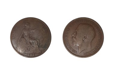 1 Penny 1916 George V. Coin Birleşik Krallık. Madeni Para 1 Penny 1916 Obverse and Reverse beyaz arka planda. Kral V. George 'un taçlandırılmamış portresi sola dönük, efsanevi.