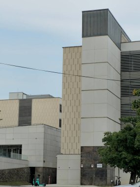 Pecs Macaristan 'daki Devlet Üniversitesi' nin modern binası. Yeni modern üniversite binası. İnşaat. Mimari