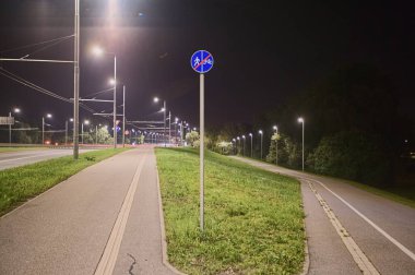Letonya 'daki Riga şehrinin gece görüşü